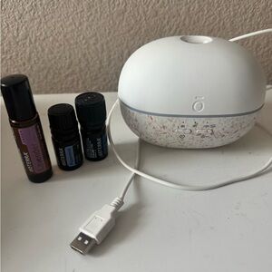 White Aromatherapy Diffuser with Essential Oils